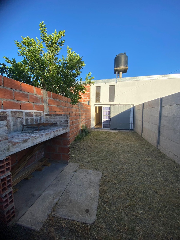 ALQUILER DEPARTAMENTO CON PATIO COLONIA AVELLANEDA